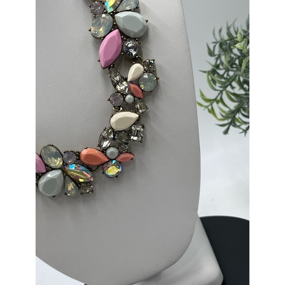J. Crew Pink Coral Cream Opalescent Glowing Rhinestone‎ Statement Necklace - Picture 15 of 15